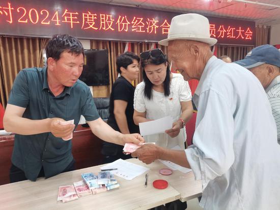 劳务服务激活乡村增收致富新动能 若羌的实践与启示